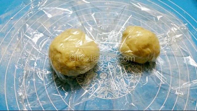 盖上保鲜膜半小时左右