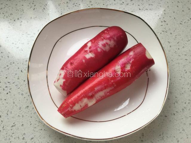 水萝卜洗净。