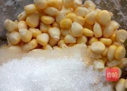 奶香糯米玉米饼的做法图解2