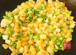 土豆丁炒毛豆子的做法图解5