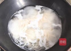 香菇木耳黄花菜面的做法图解3