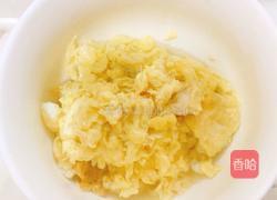 鸡蛋海鲜菇的做法图解3