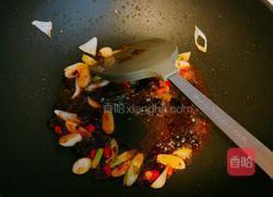 酱烧荷包蛋的做法图解3