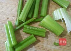 百合芹菜炒肉丝的做法图解3