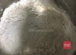 鲜虾培根披萨的做法图解2