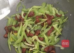 西芹炒腊肠的做法图解5