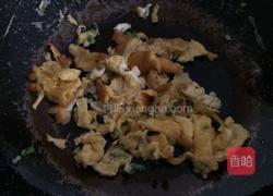 鸡蛋炒米饭的做法图解3