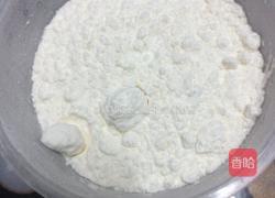 电饭锅戚风蛋糕的做法图解1