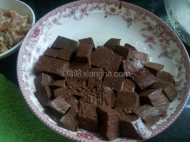 鸭血切块立干水分