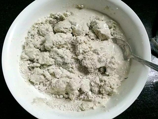用温水打湿，在拌均匀，在净值20分钟左右，