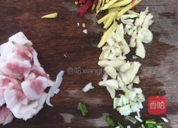 胡萝卜炒香干的做法图解1