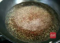 Illustration of three-color quinoa fried rice with vegetables and eggs 4