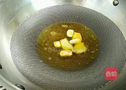 西兰花炒核桃虾球的做法图解6