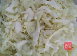酸豆角炒包心菜的做法图解1