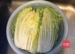 上汤虾仁咸蛋白菜的做法图解1