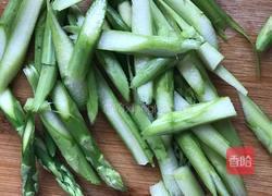 凉拌木耳芦笋的做法图解2