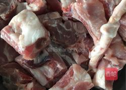 电饭锅焖排骨的做法图解1