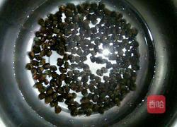 青椒炒螺丝的做法图解1