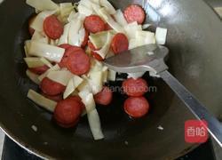 泡椒春笋炒香肠的做法图解7