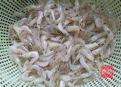 鲜虾鸡蛋饼的做法图解1