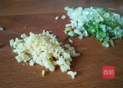 羊肉胡萝卜饺子馅的做法图解2