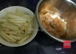 干煸鸡肉金针菇的做法图解1