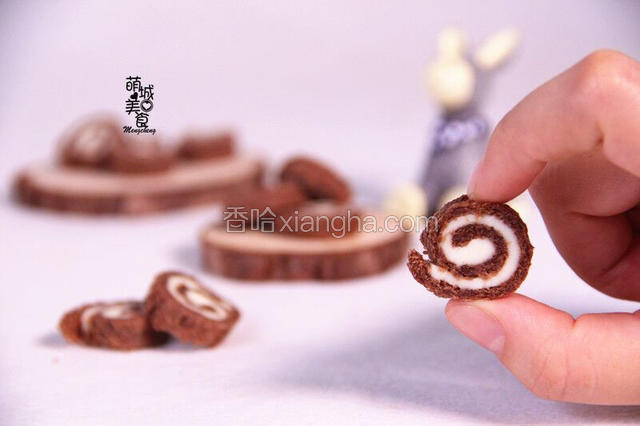 也可放入烤箱用上下火160度，烤一会就可以开吃啦，注意烫到哦！