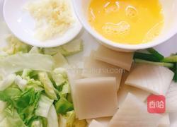 鸡蛋包菜炒年糕的做法图解1