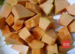 百合南瓜红枣枸杞粥的做法图解1