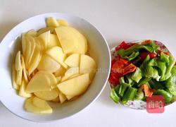 辣椒炒土豆片的做法图解2