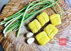  凉拌黄豆腐的做法图解1