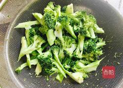 番茄炒西兰花的做法图解2