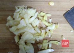 酱油炒面的做法图解1