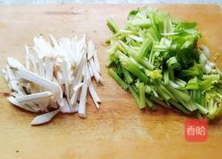 杏鲍菇炒西芹的做法图解2