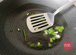 杏鲍菇炒西芹的做法图解4