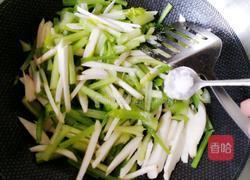 杏鲍菇炒西芹的做法图解6