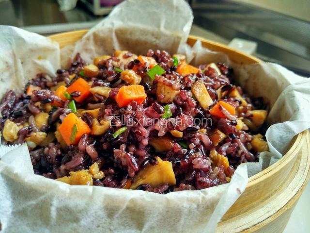 这样蒸出来的鸡肉非常嫩哦。