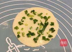 葱油饼(饺子皮版)的做法图解7