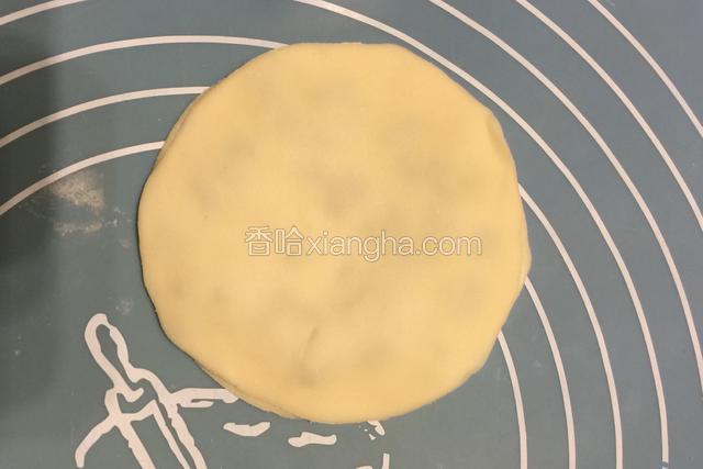 放第二张饺子皮