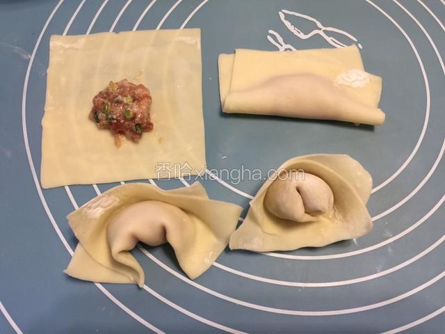 取云吞皮，用水沾湿四周，放少许肉馅，云吞皮对折压紧，再对折捏住下面两个角压在一起，云吞就包好了