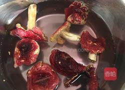 红菇排骨汤的做法图解1