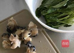 海螺拌菠菜的做法图解1