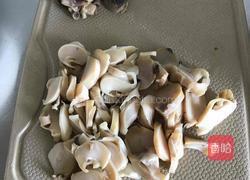 海螺拌菠菜的做法图解2