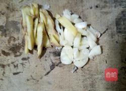 电饭煲腊肉饭的做法图解2