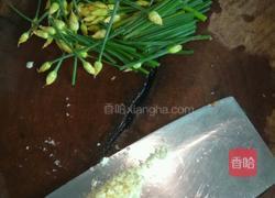 蒜香韭菜花炒豆芽的做法图解1