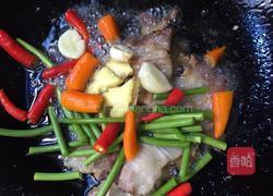 干锅手撕包菜的做法图解7