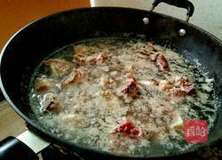 猪脚焖土豆的做法图解2