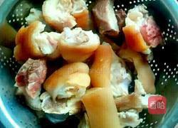 猪脚焖土豆的做法图解3