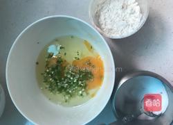 葱香鸡蛋软饼的做法图解2