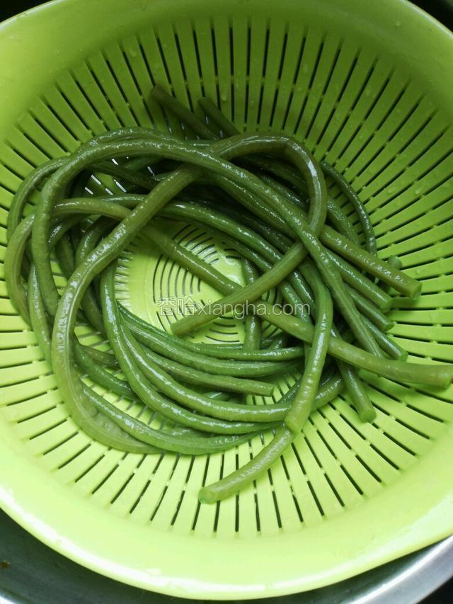 豇豆起锅，冲凉